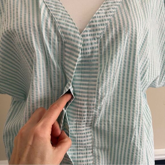 Vineyard Vines Seersucker Striped Romper in Aqua Size Large Short Sleeve - Picture 4 of 11